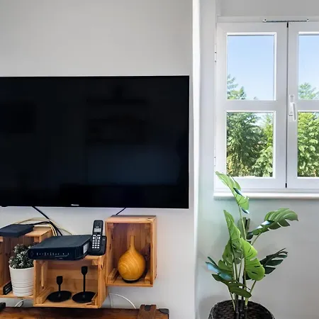 T1 Apt In Alcantara 15 Mins From Docas * Lisboa